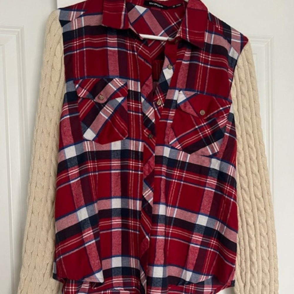 *LIKE NEW* Blu Pepper Red Flannel with Cream Cable Knit Sleeve - Size M